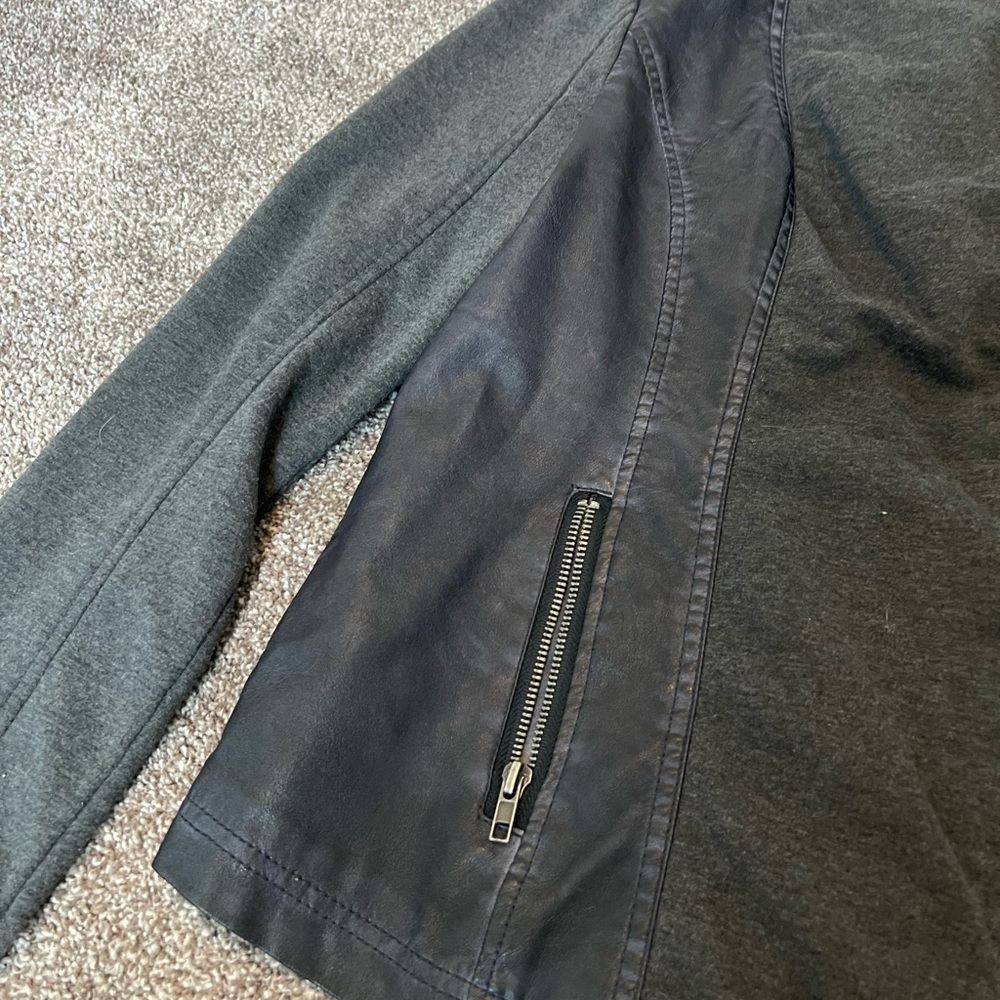 Buckle Jacket - Picture 5 of 5